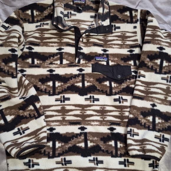 Patagonia Men’s Fleece Pullover in Cream Brown & Black